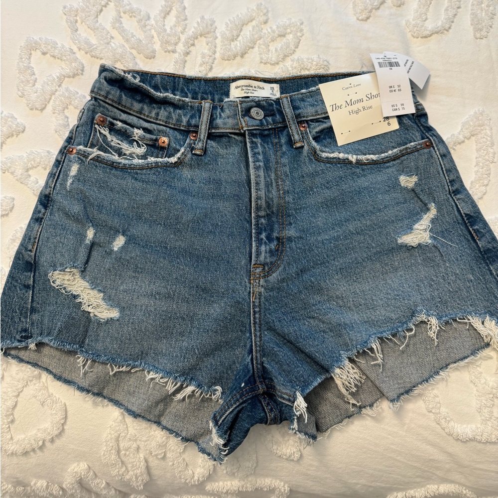 Abercrombie mom short NWT!